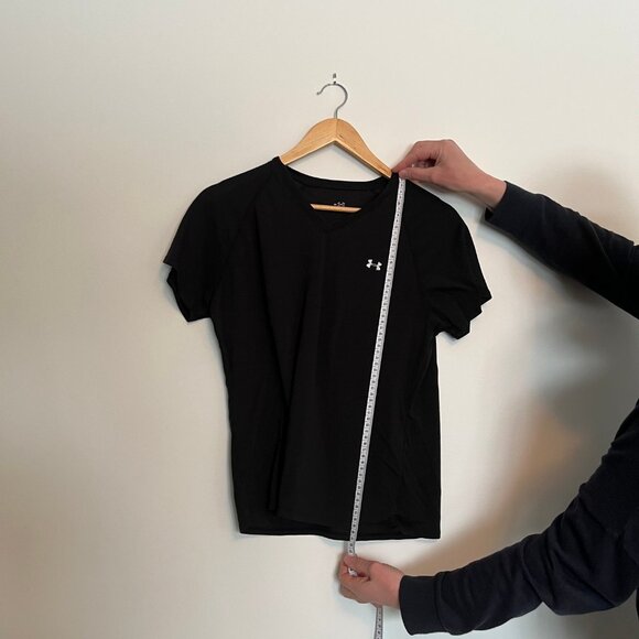 Under Armour. T-Shirt. Black. Size Large, Fits Medium. Womens. - Picture 4 of 7
